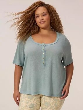 BNWT Torrid Festi Size 2 Lightweight Relaxed Henley